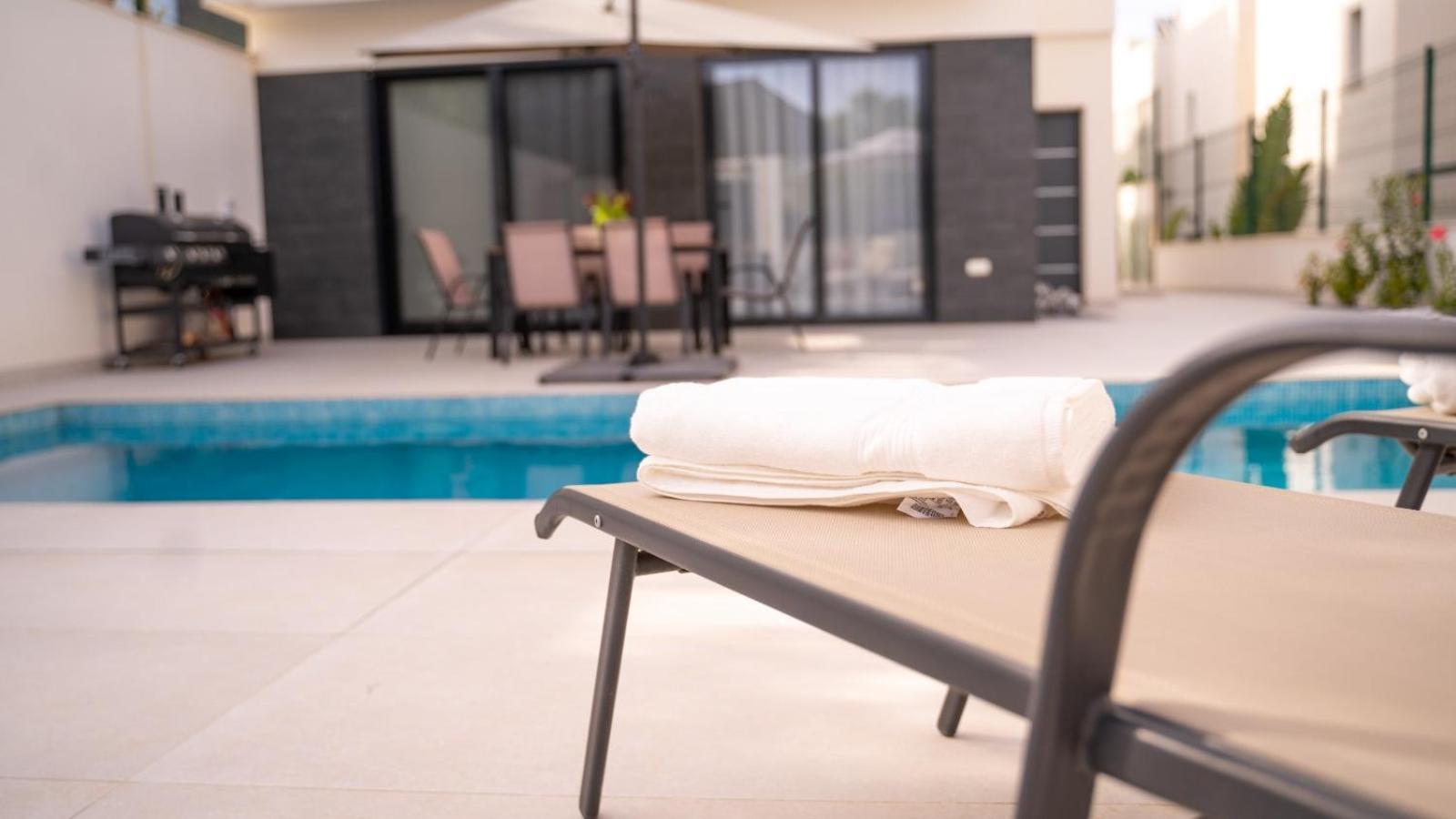 Amberes Apartment, A Stylish Villa'S Independent Downstairs Apartment With Private Swimming Pool And Terrace Polop Buitenkant foto